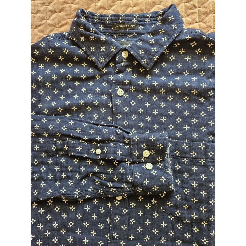 Banana Republic Untucked Fit Men's Navy W/Floral Design LS Button Down Shirt LG